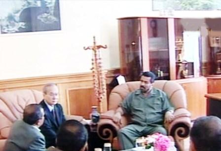 د. الجفري لدى لقائه السفير الياباني أمس